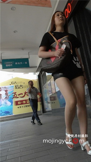 �������Լ���Ʒ�����̷糾�ٸ� [MP4-533MB]