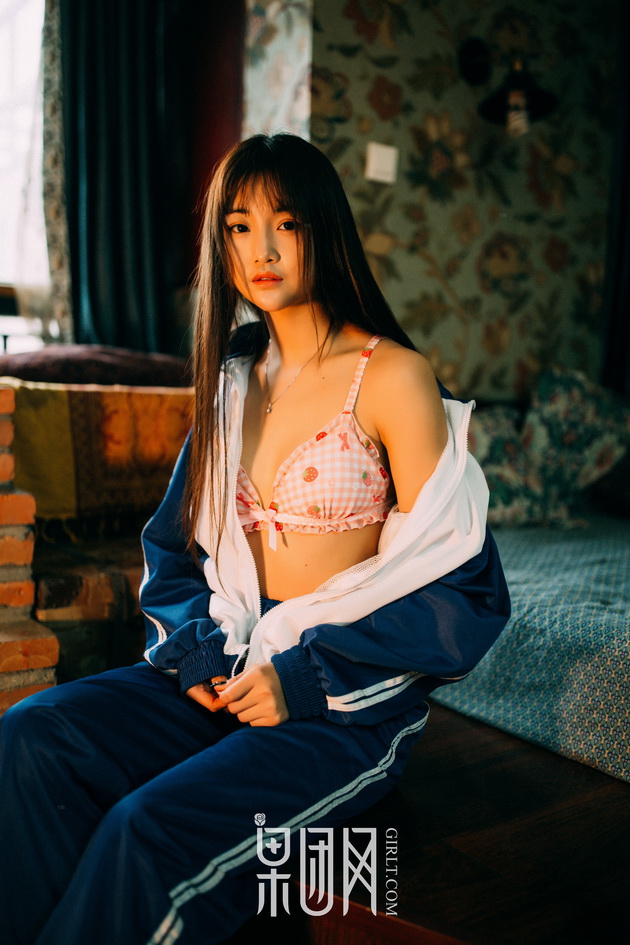 [GIRLT������] 2018-01-19 NO.015 ѧ�����õ�У������ [50+1P/561M]