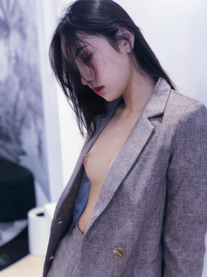 Qinweiyingjie ��˿����[49P+1V245MB]